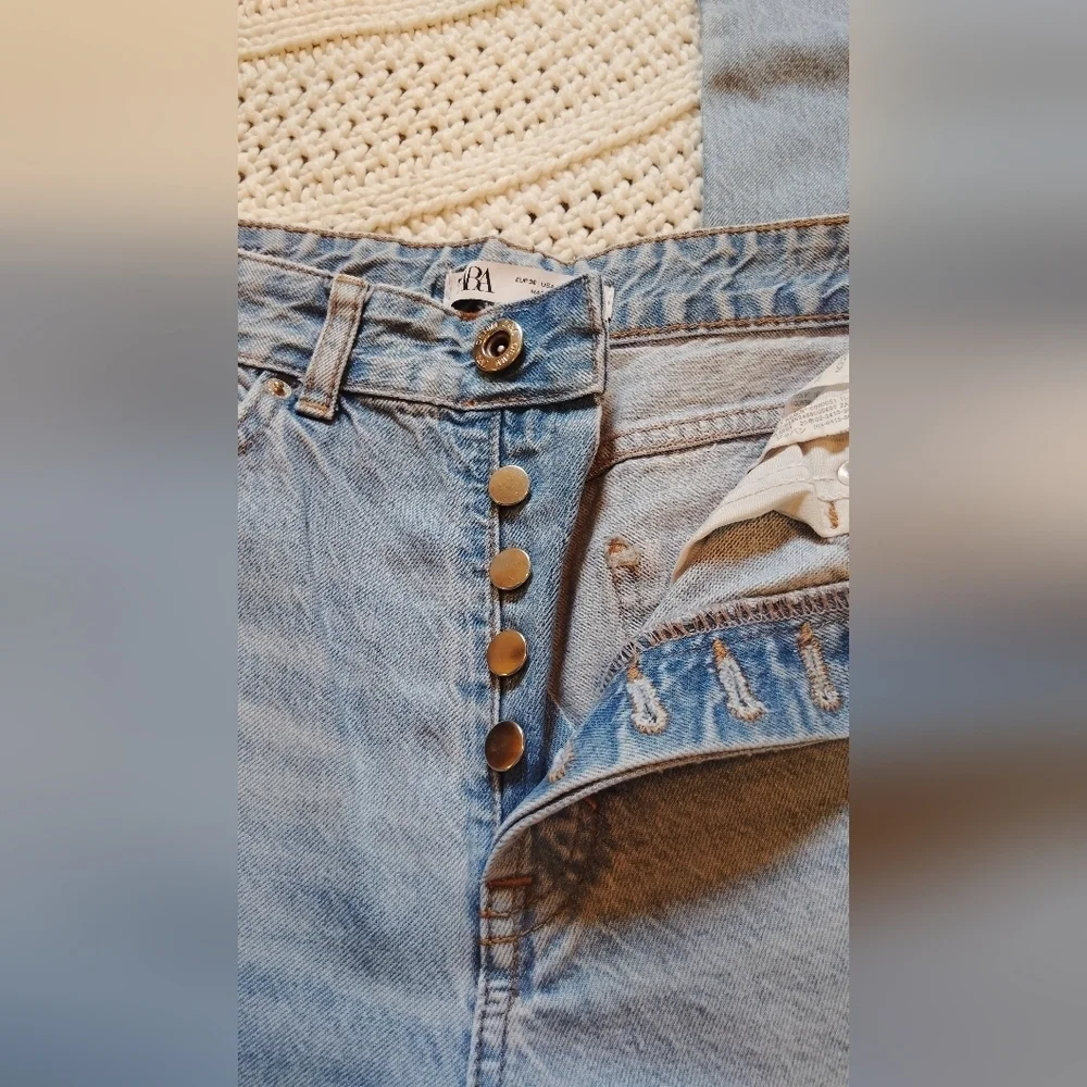 Zara Light Blue High Rise Jeans Distressed!